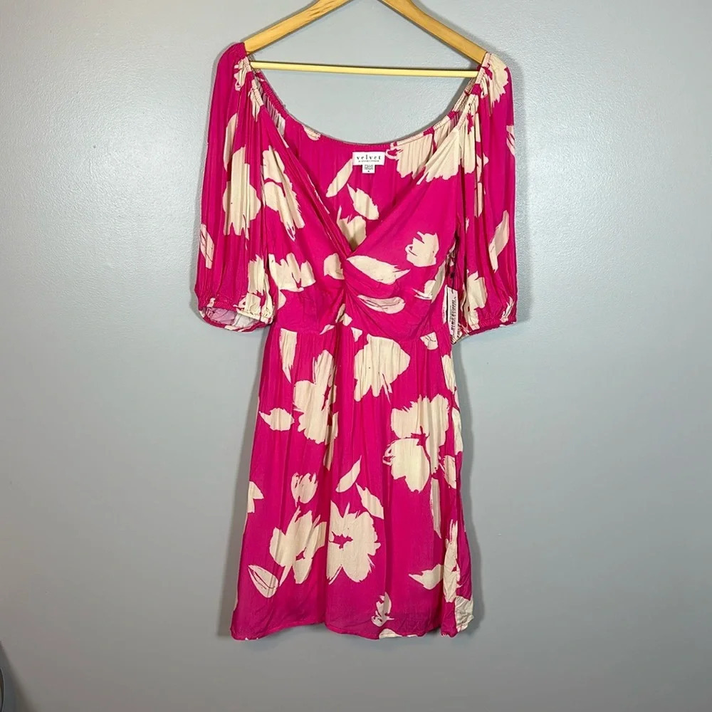 Velvet by Graham & Spencer Makena Twist Front Printed Dress NWT Size Medium - Picture 5 of 14